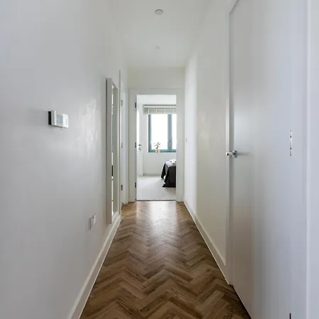 Apartment Modern 2bd Flat In Canary Wharf With And River Views