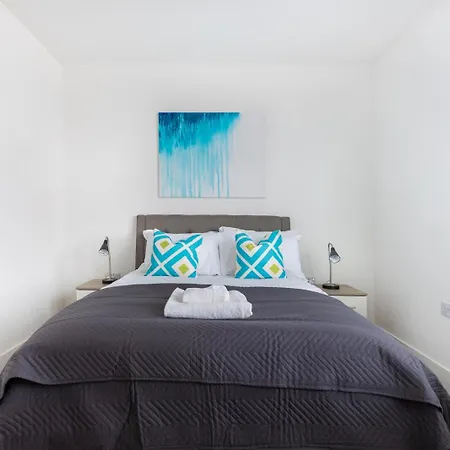 Apartment Modern 2bd Flat In Canary Wharf With And River Views London