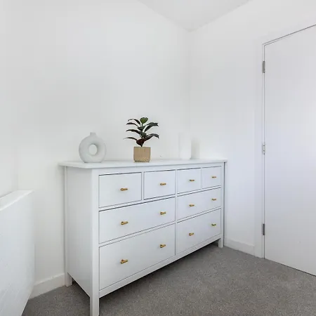 Modern 2bd Flat In Canary Wharf With And River Views * London
