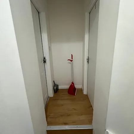 Apartment Luxury Ensuite 2nd Flat With Great Views In Keedonwood Road With Fully Own Bathroom Newly Added And Private Kitchenette
