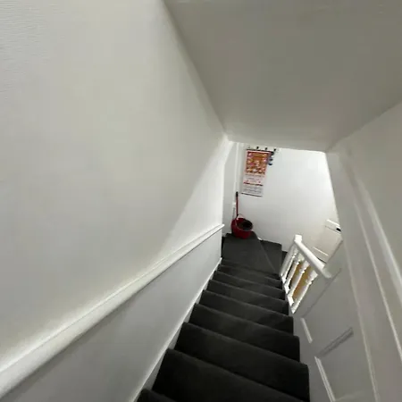 Luxury Ensuite 2nd Flat With Great Views In Keedonwood Road With Fully Own Bathroom Newly Added And Private Kitchenette Bromley