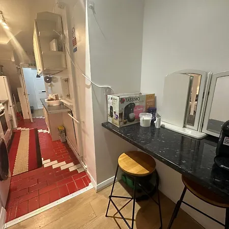 Luxury Ensuite 2nd Flat With Great Views In Keedonwood Road With Fully Own Bathroom Newly Added And Private Kitchenette Apartment Bromley