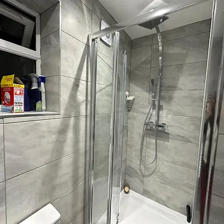 Luxury Ensuite 2nd Flat With Great Views In Keedonwood Road With Fully Own Bathroom Newly Added And Private Kitchenette Bromley