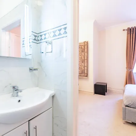 Luxury 4 Bedroom Flat In Sussex Gardens