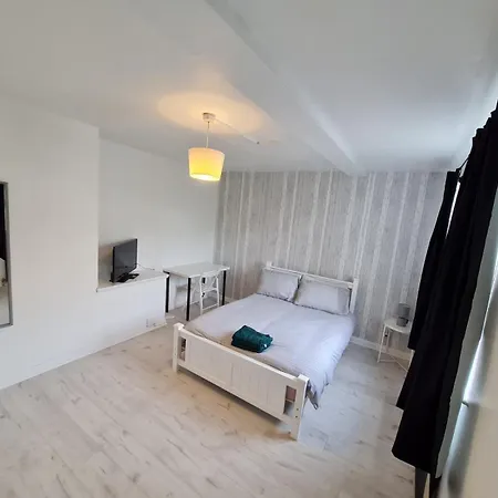 E2 Guest house *