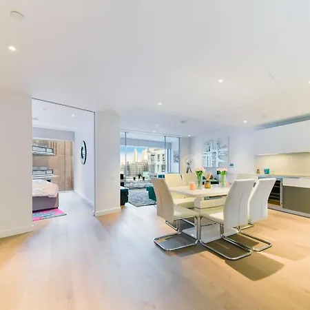 Apartment Luxury 3 Bedroom Battersea Power London