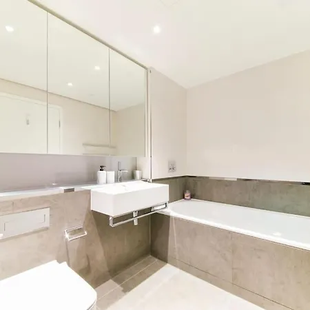 Apartment Luxury 3 Bedroom Battersea Power *