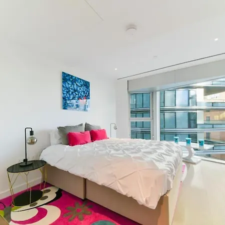Apartment Luxury 3 Bedroom Battersea Power London