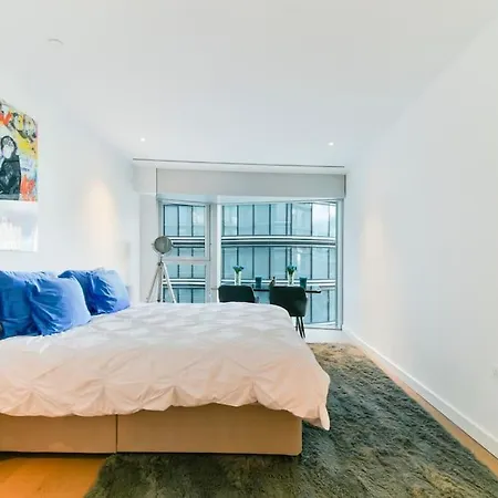 Luxury 3 Bedroom Battersea Power London