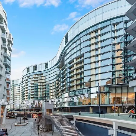 Luxury 3 Bedroom Battersea Power Apartment *