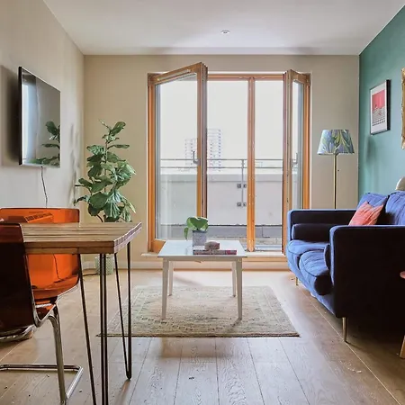Sunny Shoreditch Oasis Canal Views & Urban Charm London