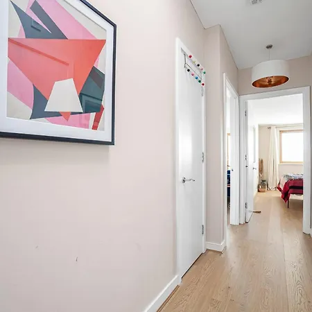 Sunny Shoreditch Oasis Canal Views & Urban Charm London