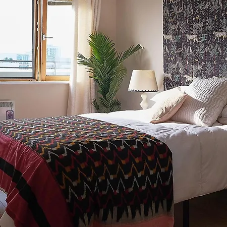 Sunny Shoreditch Oasis Canal Views & Urban Charm Apartment London
