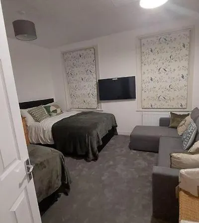 Apartment Impeccable 1 Bedroom Flat In London