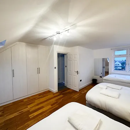 Beahive House Holiday home Redbridge