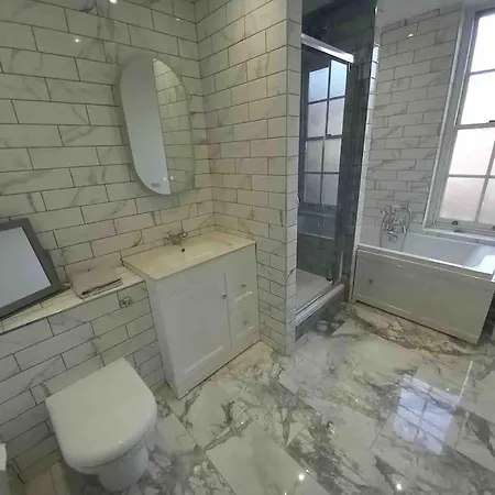 Beautiful And Spacious Flat In Central Shoreditch London
