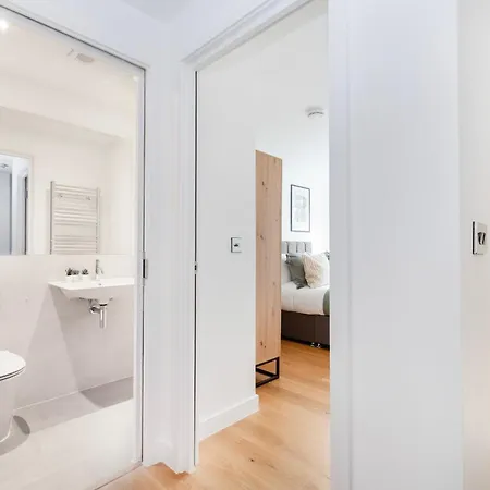 Fitzrovia & Soho - 2br With Balcony - Cityapartmentstay