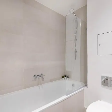 Fitzrovia & Soho - 2br With Balcony - Cityapartmentstay Apartment *