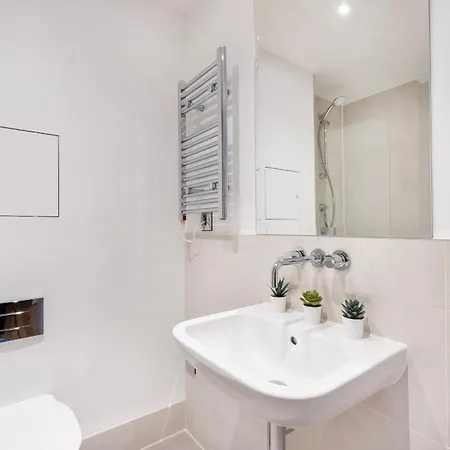 Fitzrovia & Soho - 2br With Balcony - Cityapartmentstay * London