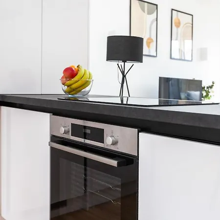Fitzrovia & Soho - 2br With Balcony - Cityapartmentstay Apartment London