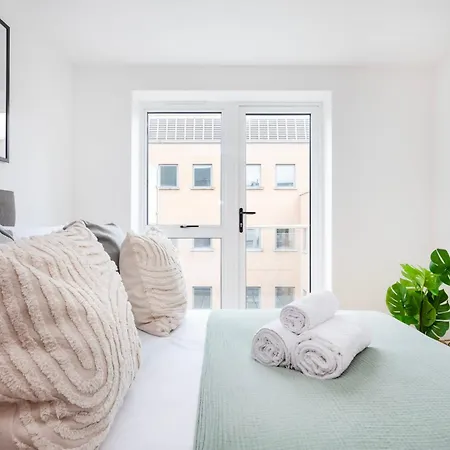Fitzrovia & Soho - 2br With Balcony - Cityapartmentstay *