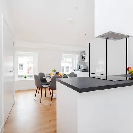 Fitzrovia & Soho - 2br With Balcony - Cityapartmentstay London