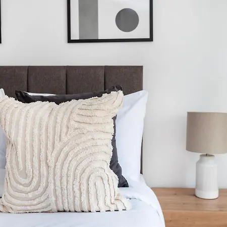 Fitzrovia & Soho - 2br With Balcony - Cityapartmentstay