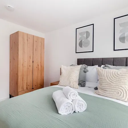Fitzrovia & Soho - 2br With Balcony - Cityapartmentstay * London