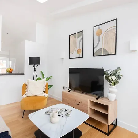 Fitzrovia & Soho - 2br With Balcony - Cityapartmentstay
