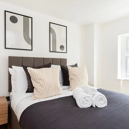 Fitzrovia & Soho - 2br With Balcony - Cityapartmentstay Apartment London