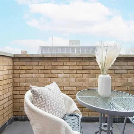 Fitzrovia & Soho - 2br With Balcony - Cityapartmentstay London