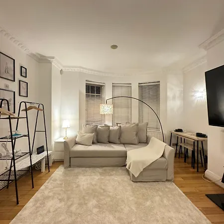 Hyde Park Corner House Homestay