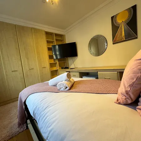 Homestay Hyde Park Corner House