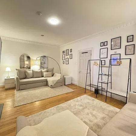 Hyde Park Corner House Homestay London