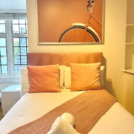 Homestay Hyde Park Corner House