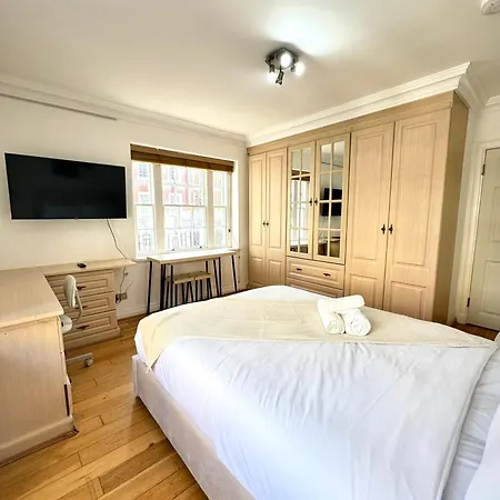 Hyde Park Corner House Homestay London