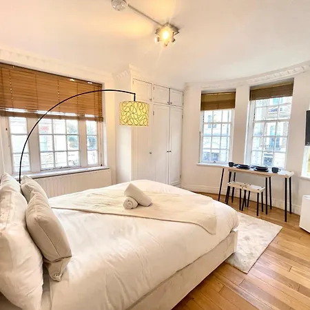 Hyde Park Corner House Homestay