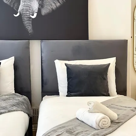 Hyde Park Corner House Homestay London