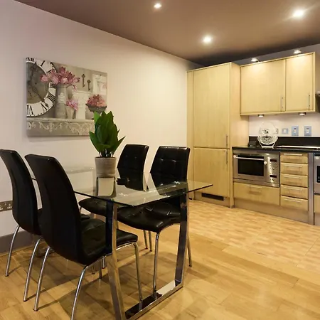 The Vauxhall Hideout - Comfy 2bdr Flat With Balcony London