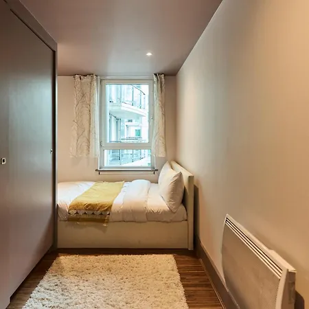 The Vauxhall Hideout - Comfy 2bdr Flat With Balcony *