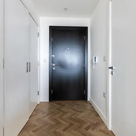 Modern 2bd Flat In Canary Wharf With And River Views Apartment *