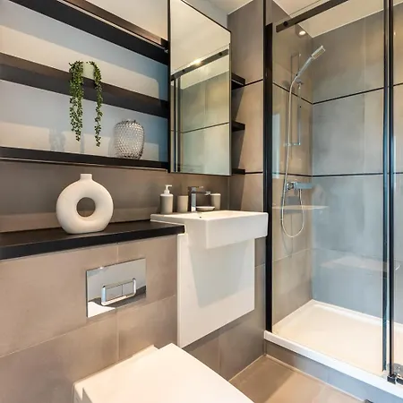 Modern 2bd Flat In Canary Wharf With And River Views Apartment
