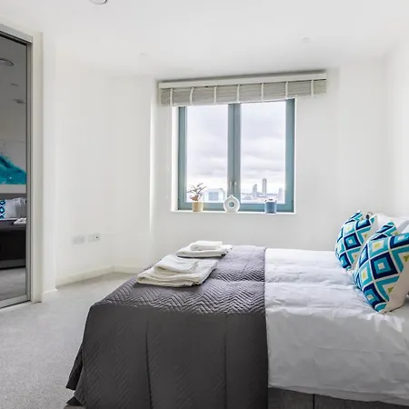Apartment Modern 2bd Flat In Canary Wharf With And River Views London