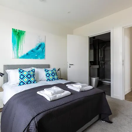 Apartment Modern 2bd Flat In Canary Wharf With And River Views