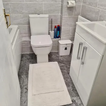 - Sleeps 4 - Parking - Garden - Petfriendly Сasa de vacaciones Londres