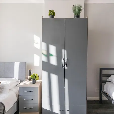 Chrystal Palace With Free Parking Lambeth * London