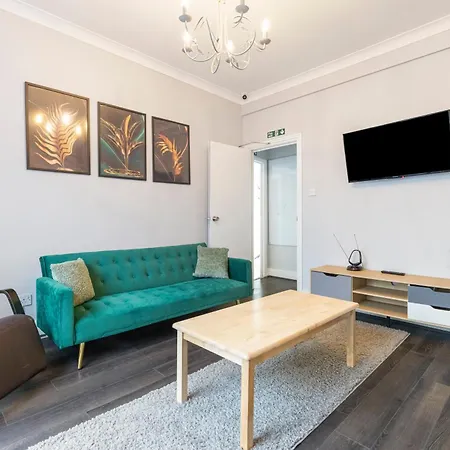 Chrystal Palace With Free Parking Lambeth London