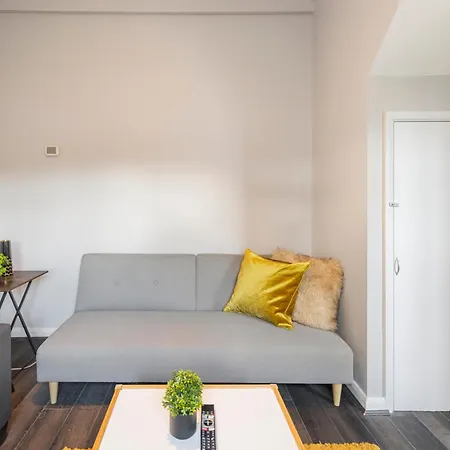 Chrystal Palace With Free Parking Lambeth *