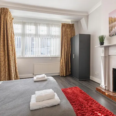 Chrystal Palace With Free Parking Lambeth London