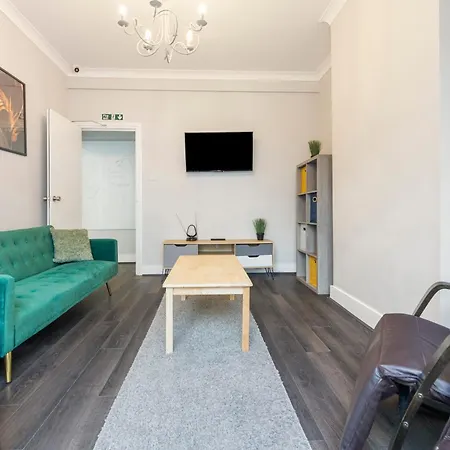 Apartment Chrystal Palace With Free Parking Lambeth *